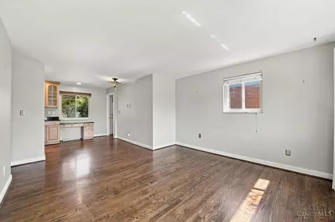 Living - 2585 Honeyhill Ct, Reading, OH 45236 photo 3 of 11