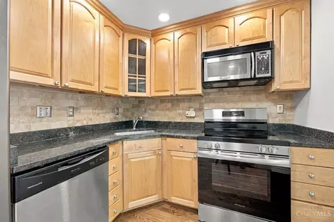 Kitchen - 2585 Honeyhill Ct, Reading, OH 45236 photo 2 of 6