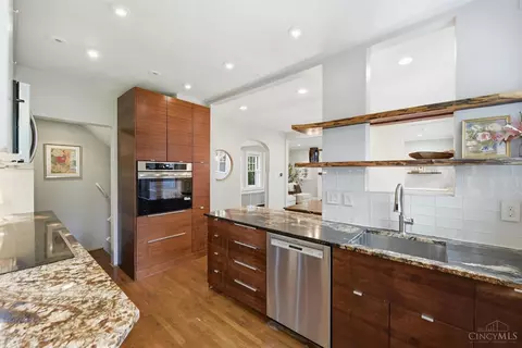 Kitchen - 3055 Springer Ave, Cincinnati, OH 45208 photo 4 of 5
