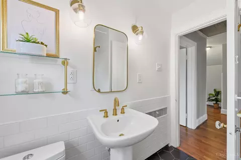 Bath - 3055 Springer Ave, Cincinnati, OH 45208 photo 3 of 3