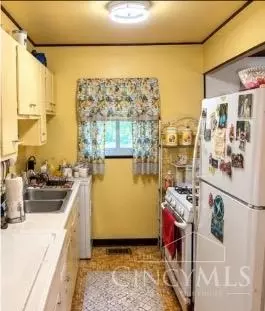 8769 Cabot Dr, Cincinnati, OH 45231 photo 4