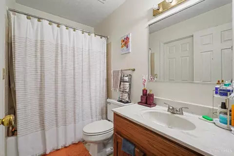 Bath - 3637 Parfore Ct, Cincinnati, OH 45245 photo 1 of 2