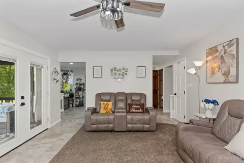 Entry Way - 582 Virginia Ln, Cincinnati, OH 45244 photo 2 of 2