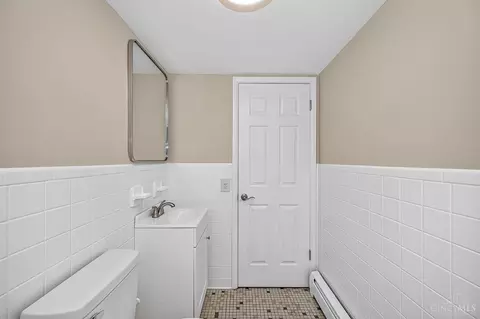 Bath - 1275 Sunset Ave, Cincinnati, OH 45205 photo 2 of 2