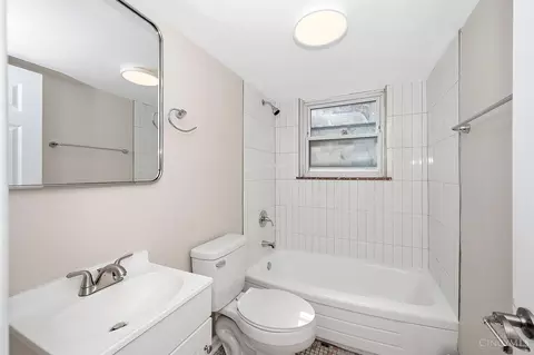 Bath - 1275 Sunset Ave, Cincinnati, OH 45205 photo 1 of 2