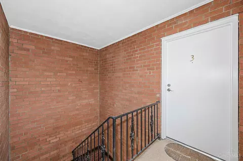 Entry Way - 1275 Sunset Ave, Cincinnati, OH 45205 photo 5 of 6