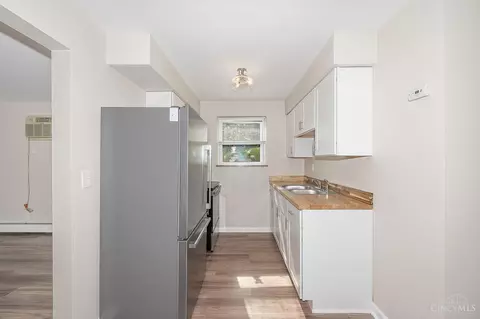 Kitchen - 1275 Sunset Ave, Cincinnati, OH 45205 photo 1 of 1