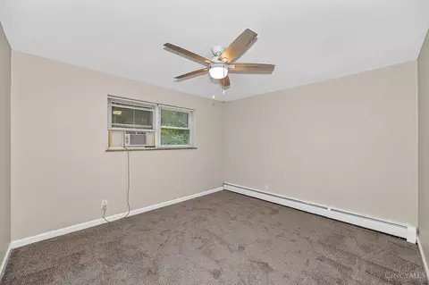 Bedroom - 1275 Sunset Ave, Cincinnati, OH 45205 photo 2 of 2