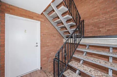 Entry Way - 1275 Sunset Ave, Cincinnati, OH 45205 photo 3 of 6