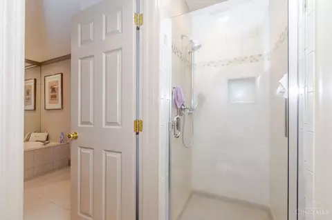 Bath - 683 Renolda Woods Ct, Kettering, OH 45429 photo 3 of 5