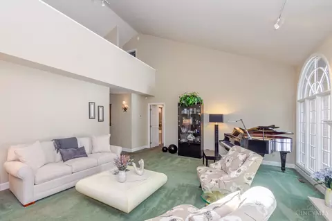 Living - 683 Renolda Woods Ct, Kettering, OH 45429 photo 4 of 7