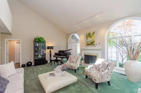 Living - 683 Renolda Woods Ct, Kettering, OH 45429 photo 3 of 7