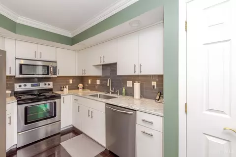Kitchen - 683 Renolda Woods Ct, Kettering, OH 45429 photo 3 of 4