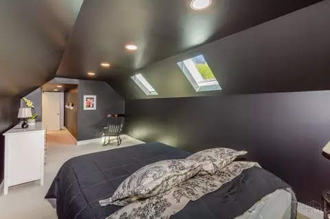Bedroom - 683 Renolda Woods Ct, Kettering, OH 45429 photo 4 of 6