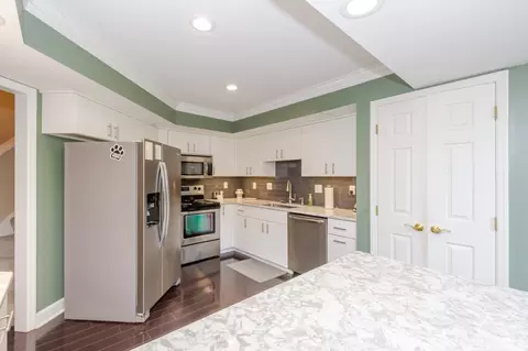 Kitchen - 683 Renolda Woods Ct, Kettering, OH 45429 photo 2 of 4