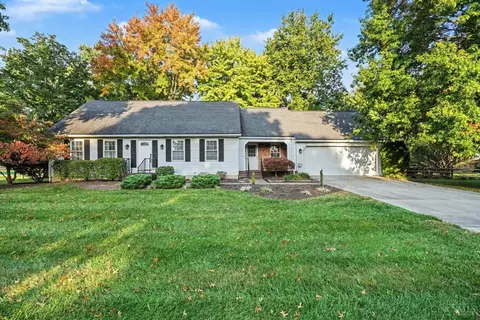 8253 Lake Ridge Dr, West Chester, OH 45069