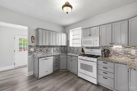 Kitchen - 1121 Gilsey Ave, Cincinnati, OH 45205 photo 2 of 2