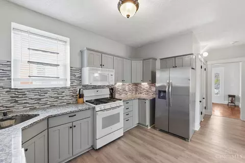 Kitchen - 1121 Gilsey Ave, Cincinnati, OH 45205 photo 1 of 2