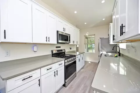 Kitchen - 5748 Bramble Ave, Cincinnati, OH 45227 photo 2 of 4