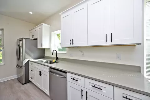 Kitchen - 5748 Bramble Ave, Cincinnati, OH 45227 photo 3 of 4