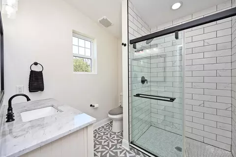 Bath - 5748 Bramble Ave, Cincinnati, OH 45227 photo 2 of 5