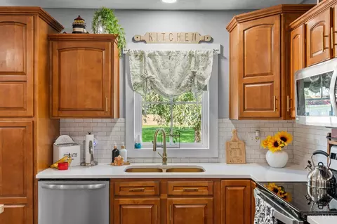 Kitchen - 2231 Garner Rd, Blanchester, OH 45107 photo 2 of 5