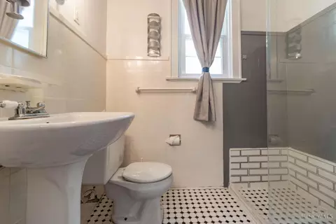 Bath - 4330 Schulte Dr, Cincinnati, OH 45205 photo 1 of 2