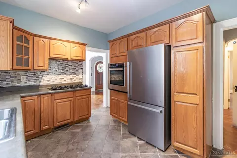 Kitchen - 4330 Schulte Dr, Cincinnati, OH 45205 photo 2 of 2