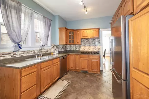 Kitchen - 4330 Schulte Dr, Cincinnati, OH 45205 photo 1 of 2