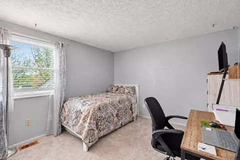 Bedroom - 11614 New Hope Dr, Forest Park, OH 45240 photo 2 of 2