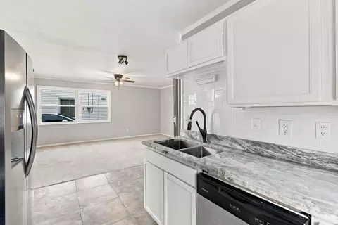 Kitchen - 209 Circle Dr, Mason, OH 45040 photo 3 of 5