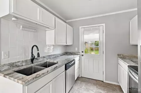 Kitchen - 209 Circle Dr, Mason, OH 45040 photo 2 of 5
