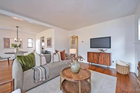Living - 6844 Roe St, Cincinnati, OH 45227 photo 3 of 3
