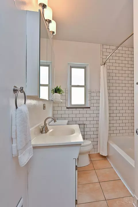 Bath - 6844 Roe St, Cincinnati, OH 45227 photo 1 of 2
