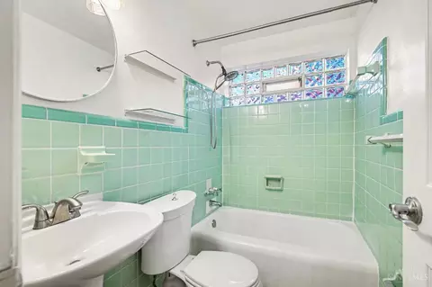 Bath - 1703 Centerridge Ave, Cincinnati, OH 45231 photo 1 of 2