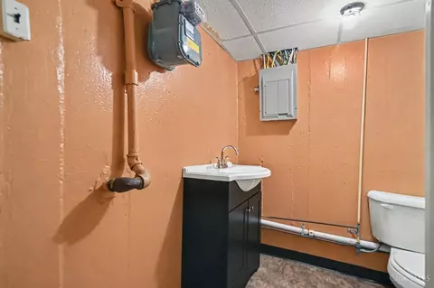 Bath - 1703 Centerridge Ave, Cincinnati, OH 45231 photo 2 of 2