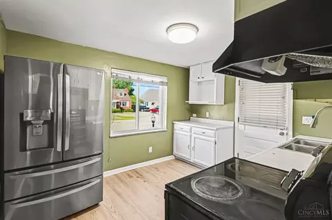 Kitchen - 1703 Centerridge Ave, Cincinnati, OH 45231 photo 1 of 2
