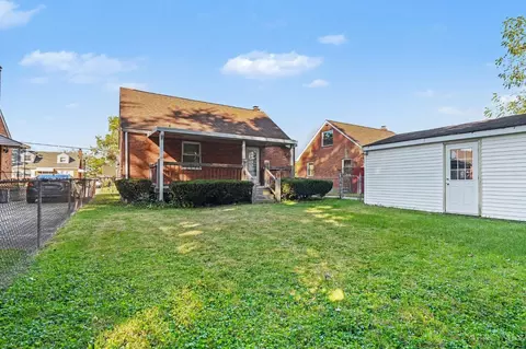 Exterior - 1703 Centerridge Ave, Cincinnati, OH 45231 photo 5 of 7