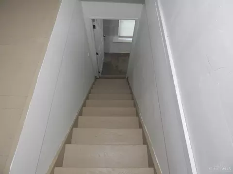Entry Way - 655 Steiner, Cincinnati, OH 45204 photo 6 of 8