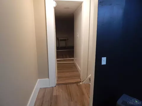Entry Way - 655 Steiner, Cincinnati, OH 45204 photo 8 of 8