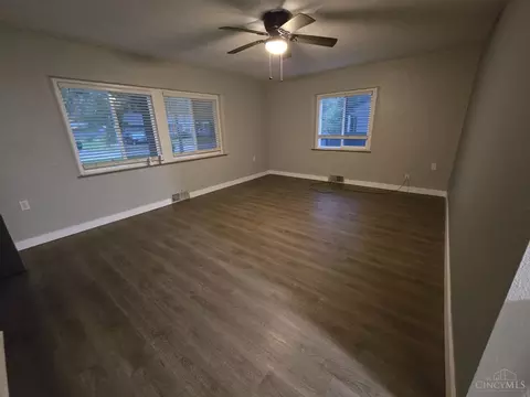 Living - 352 Thompson St, Morrow, OH 45152 photo 2 of 3