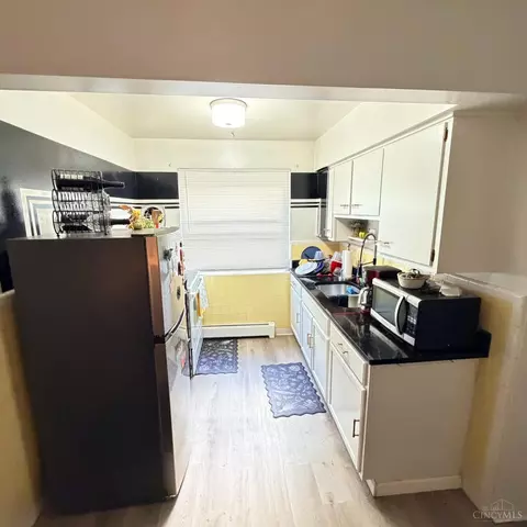 Kitchen - 2915 Mignon Ave, Cincinnati, OH 45211 photo 4 of 4