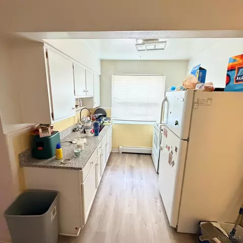 Kitchen - 2915 Mignon Ave, Cincinnati, OH 45211 photo 1 of 4