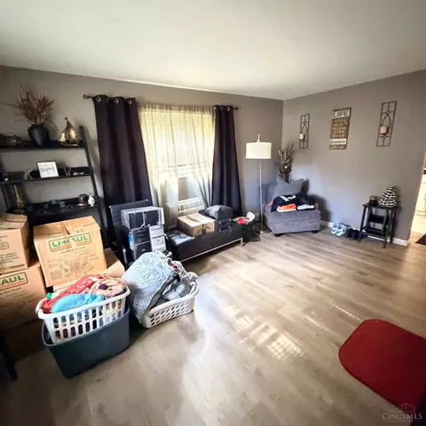 Living - 2915 Mignon Ave, Cincinnati, OH 45211 photo 2 of 3