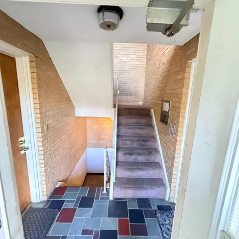 Entry Way - 2915 Mignon Ave, Cincinnati, OH 45211 photo 2 of 2