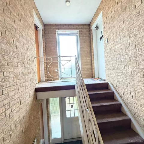 Entry Way - 2915 Mignon Ave, Cincinnati, OH 45211 photo 1 of 2