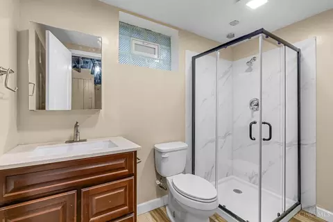 Bath - 3914 Meyerfeld Ave, Cheviot, OH 45211 photo 4 of 5
