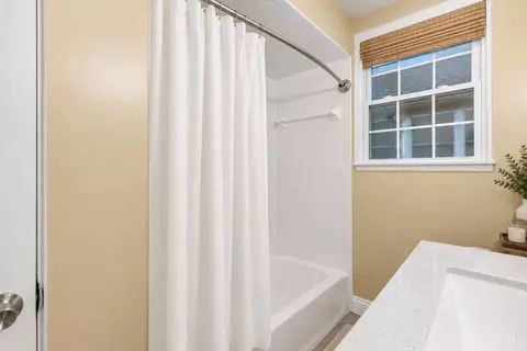 Bath - 3914 Meyerfeld Ave, Cheviot, OH 45211 photo 1 of 5
