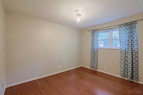 Bedroom - 2270 Madison Rd, Cincinnati, OH 45208 photo 3 of 4