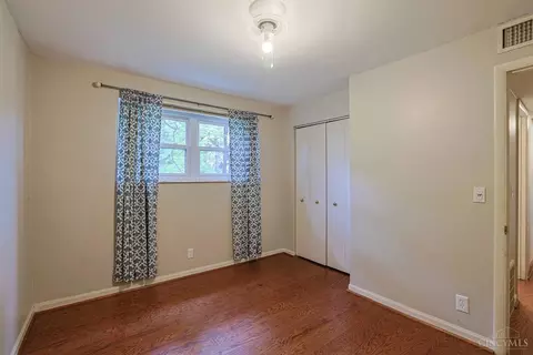 Bedroom - 2270 Madison Rd, Cincinnati, OH 45208 photo 4 of 4